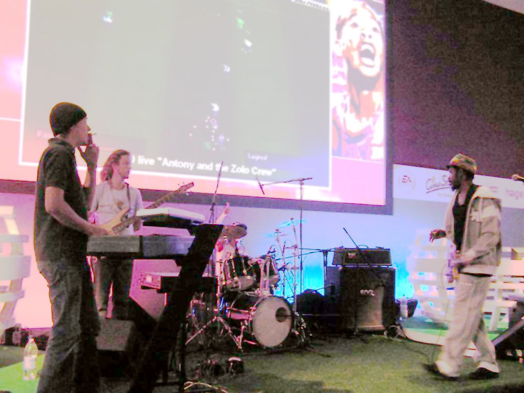 A cool reggea band playing.. reaggea